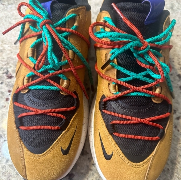 Women's Nike Air Max Viva Sneakers - Picture 2 of 11